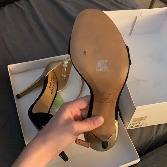 Black & Gold Heels - Picture 4 of 4